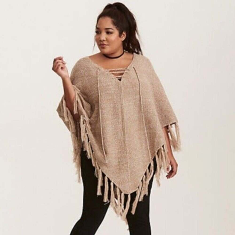 TORRID Women V Neck Fringe Hem Poncho Sweater Sz S/M Tan Cozy Casual 77-38